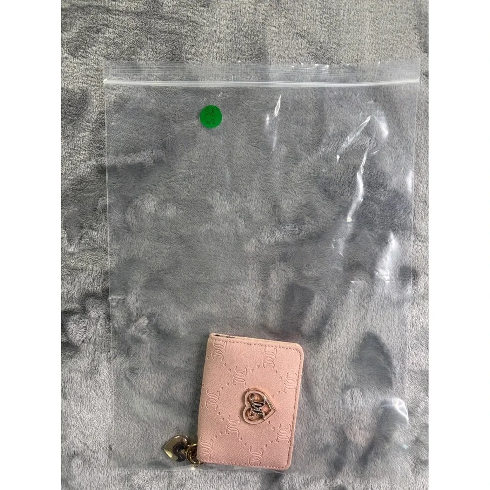 Juicy Couture ID Case Keychain Women's Wallet Small Pink Leather Heart Holder